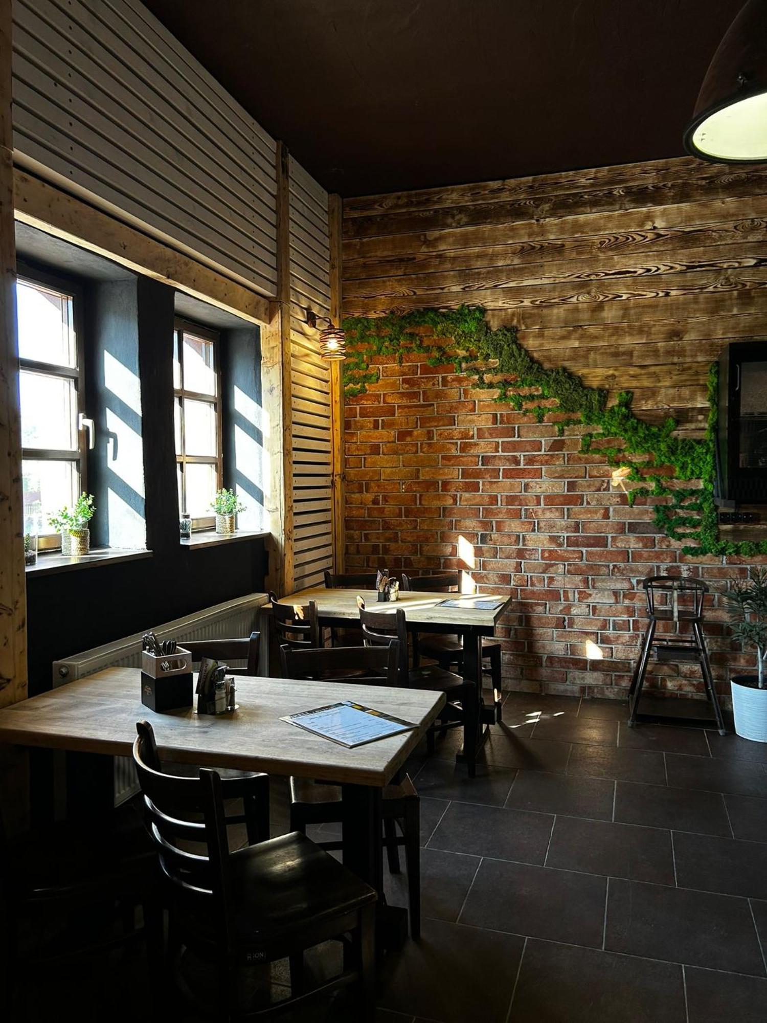 Hotel Plzensky Dvur Frýdek-Místek Buitenkant foto