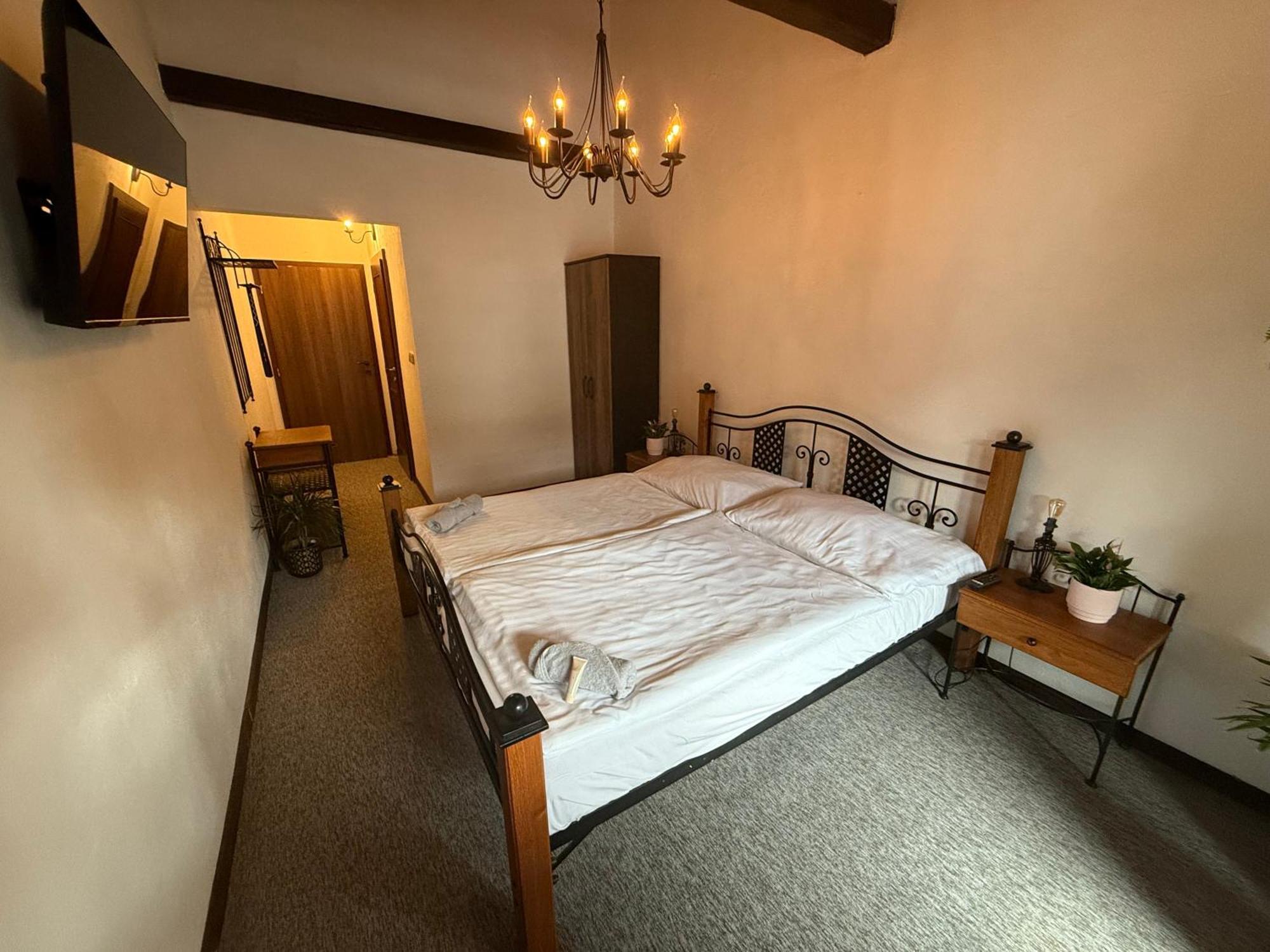 Hotel Plzensky Dvur Frýdek-Místek Buitenkant foto