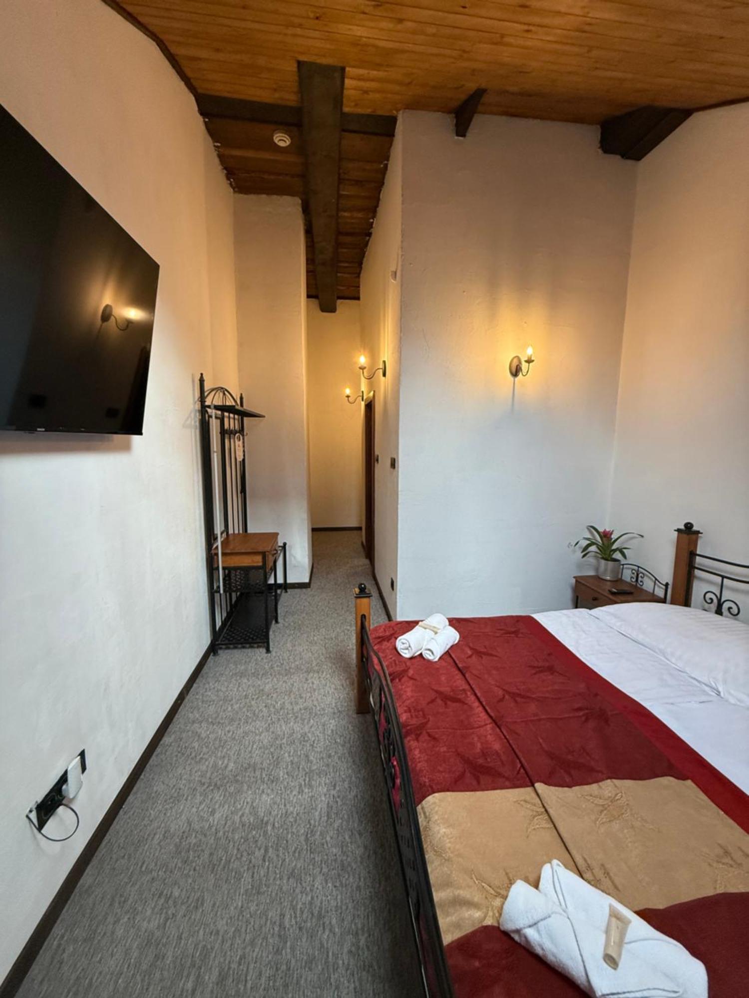 Hotel Plzensky Dvur Frýdek-Místek Buitenkant foto