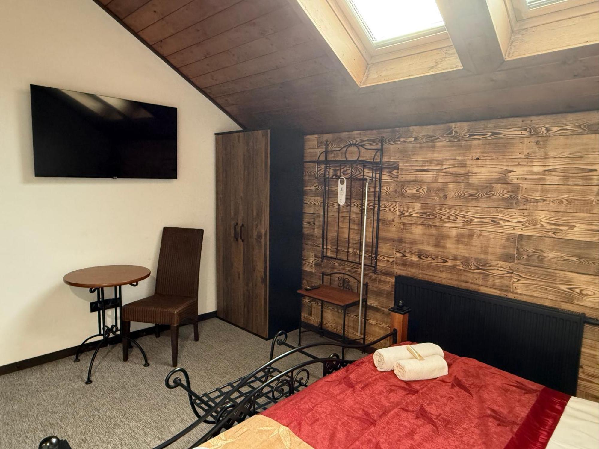 Hotel Plzensky Dvur Frýdek-Místek Buitenkant foto