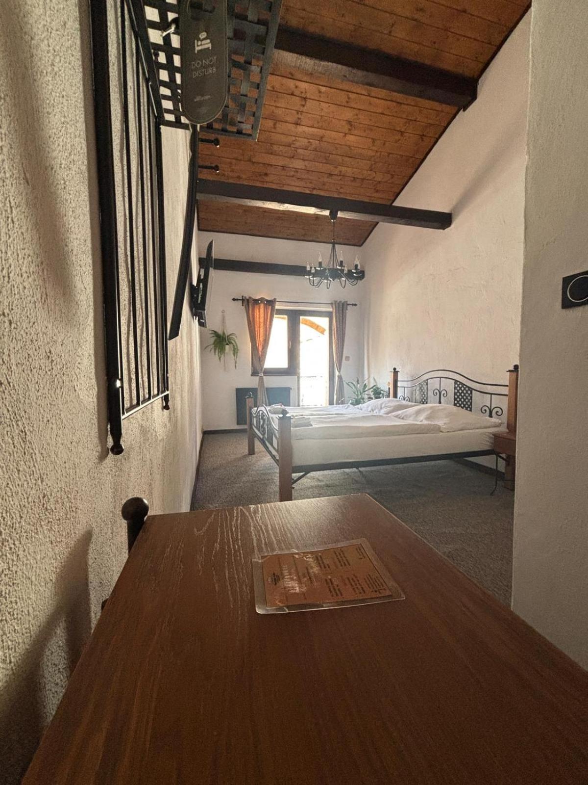 Hotel Plzensky Dvur Frýdek-Místek Buitenkant foto